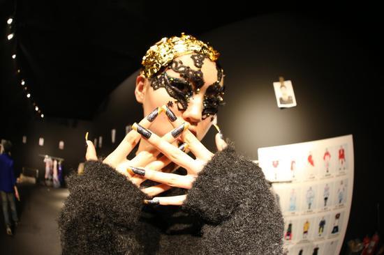 玛丽黛佳力邀国际彩妆造型团队打造彩妆秀妆容