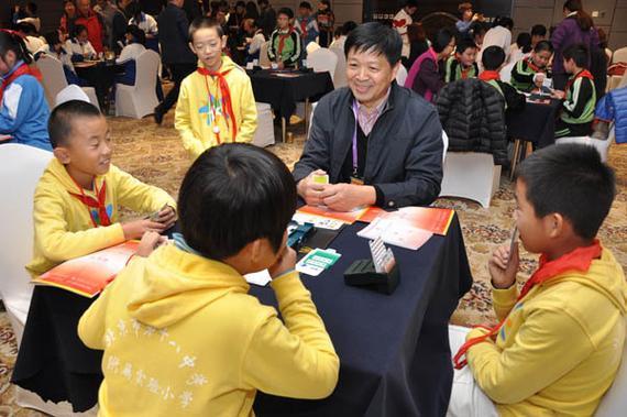 北京华远队主教练刘杰与中小学生互动