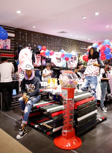 LALABOBO X HELLO KITTY巡展