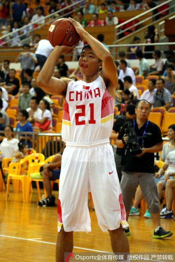 中国国奥男篮队员唐子豪