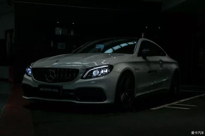 V8发动机、650牛米，暴躁的奔驰C63 coupe AMG你喜欢吗？