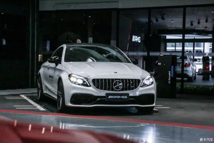 V8发动机、650牛米，暴躁的奔驰C63 coupe AMG你喜欢吗？