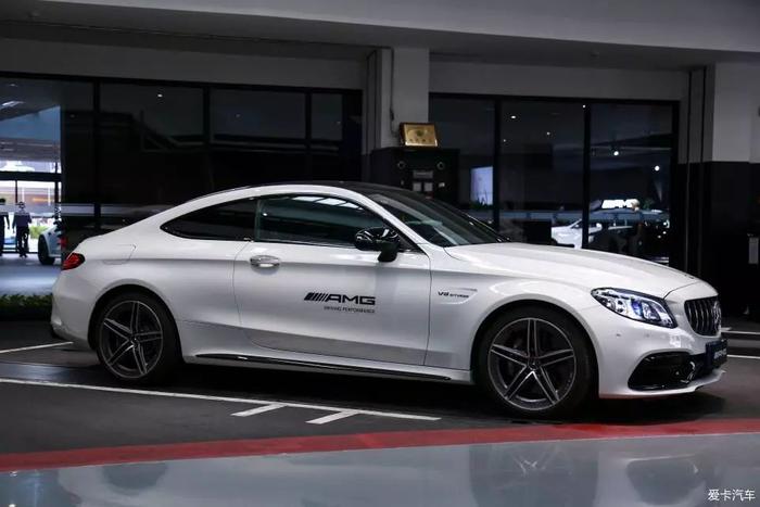 V8发动机、650牛米，暴躁的奔驰C63 coupe AMG你喜欢吗？