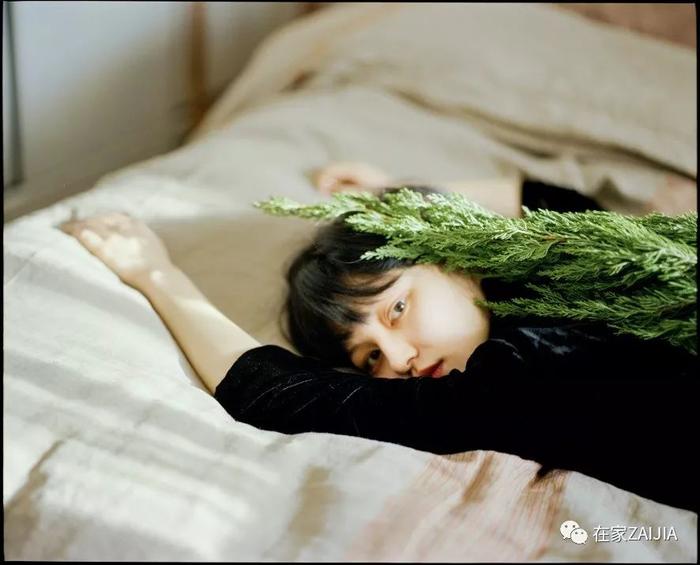 她的40㎡法租界小阁楼，浓缩了国内中古家具店之精华