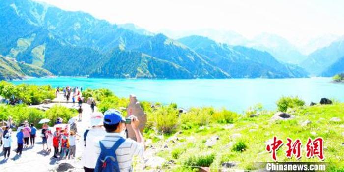 端午节假期新疆天山天池推优惠政策吸引游客