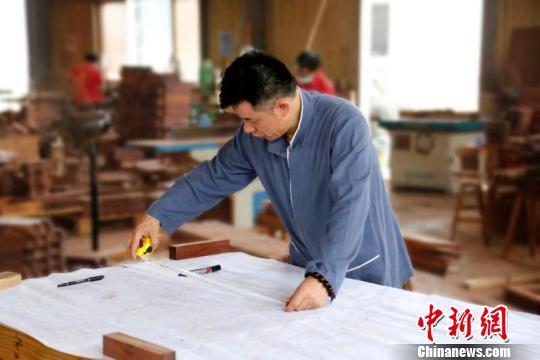 中国工艺美术大师陈玉树：中国古典家具中的佛法留痕