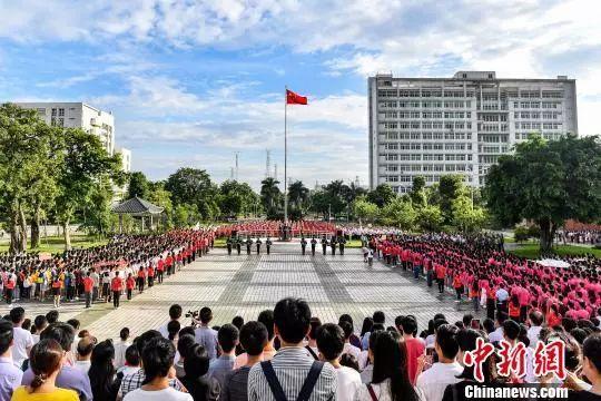 广州中医药大学港澳台新生报到，多项举措帮助融入校园生活