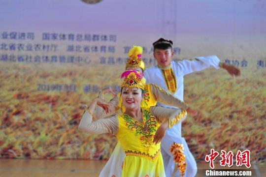 第二届全国农民广场舞大赛湖北宜昌启幕