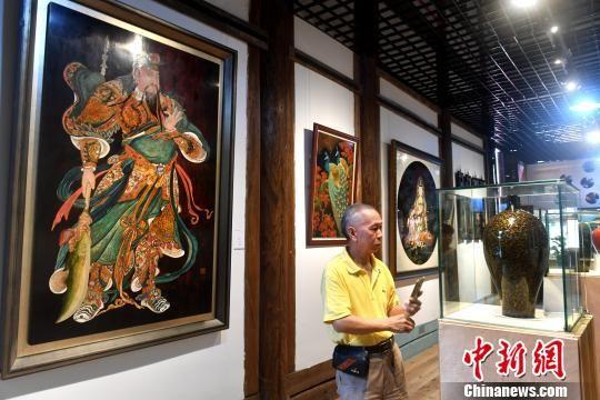 福建工艺美术博览园开园 寿山石雕漆画等精品齐聚