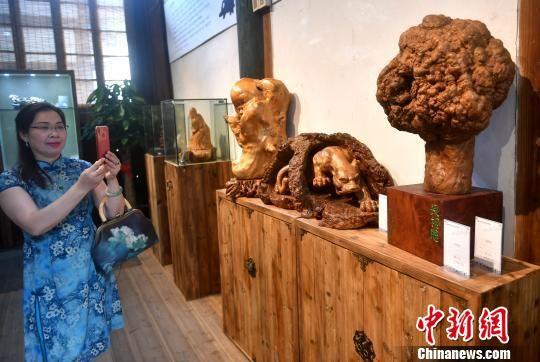 福建工艺美术博览园开园 寿山石雕漆画等精品齐聚