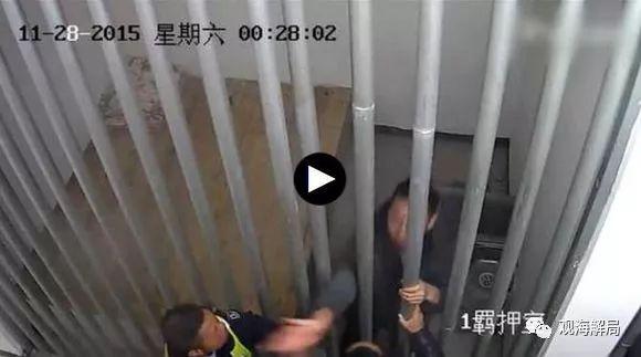 视频截图:邵阳信访干部刘友军醉驾还扇交警耳光