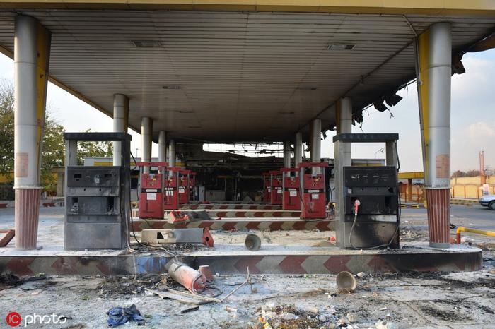 砸警局烧银行，油价上调致伊朗多地抗议