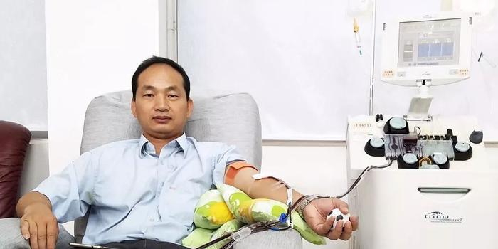 广州一的哥20年无偿献血7.7万毫升,等于16个大