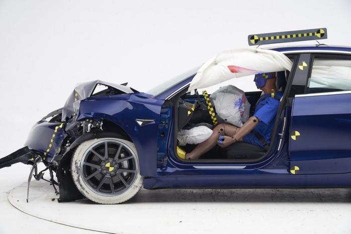 特斯拉 Model 3 将 IIHS Top Safety Pick +添加到其安全奖项中