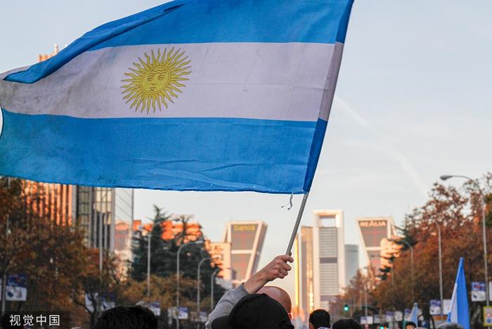 股汇双杀！阿根廷比索一度跌37% 为何现习惯性崩盘？