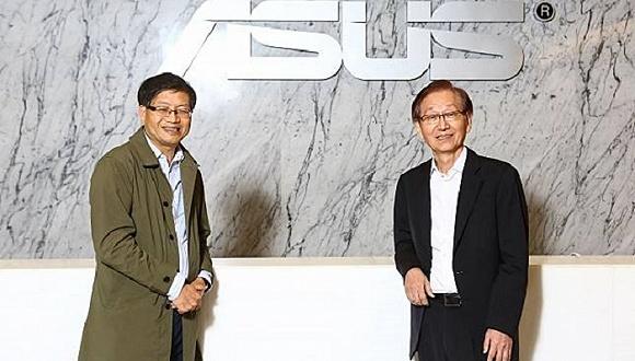 华硕董事长施崇棠(右)与CEO沈振來