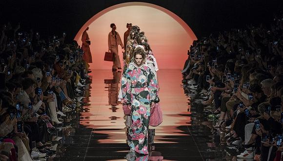 图片来源:fashionista