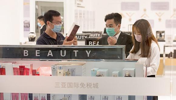 海南三亚国际免税城红树林免税体验店 图片来源:视觉中国