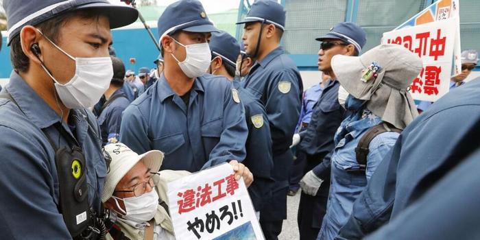 搬家填人口_蚂蚁搬家图片(2)