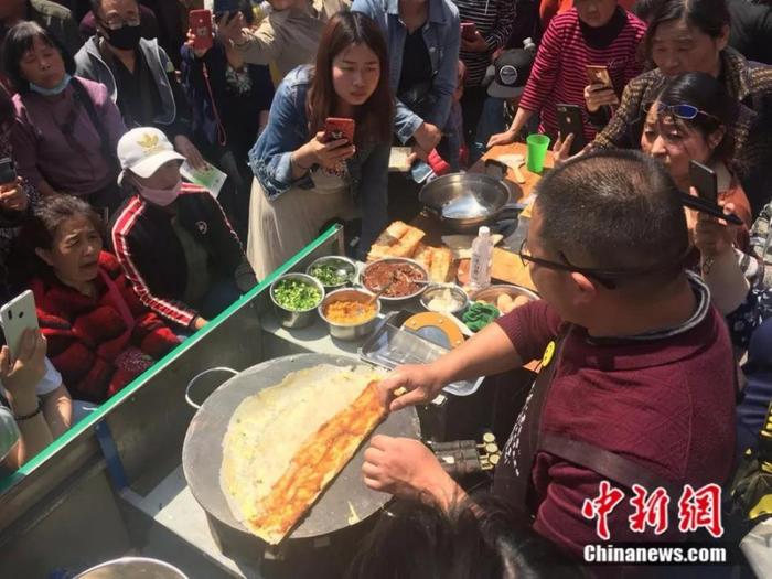 原来世上真的有“煎饼侠”呀！“侠义”精神得传承