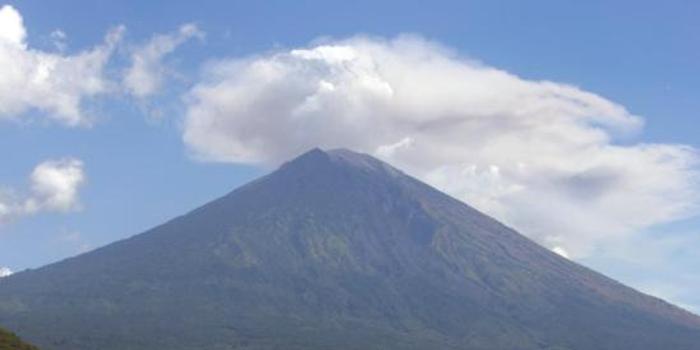 中领馆就印尼巴厘岛火山喷发和海浪预警发旅行