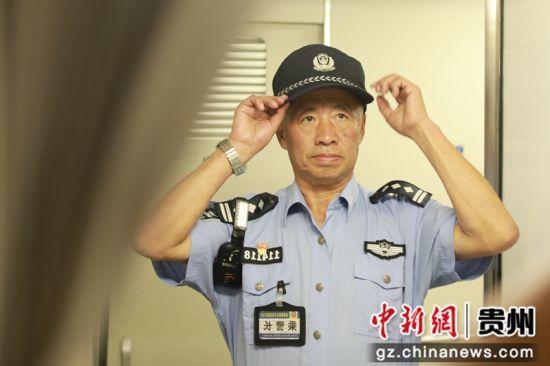 一个月“跑”完两个长征：老乘警的“新速度”