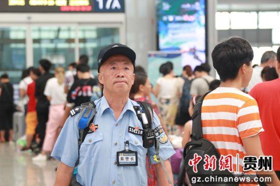 一个月“跑”完两个长征：老乘警的“新速度”