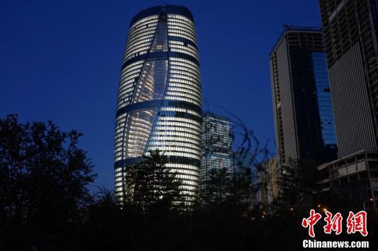 北京丽泽SOHO试灯 系著名建筑师扎哈·哈迪德遗作