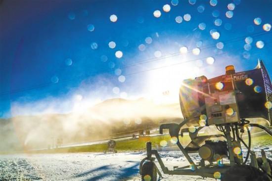 照金国际滑雪场：新雪季里造雪忙