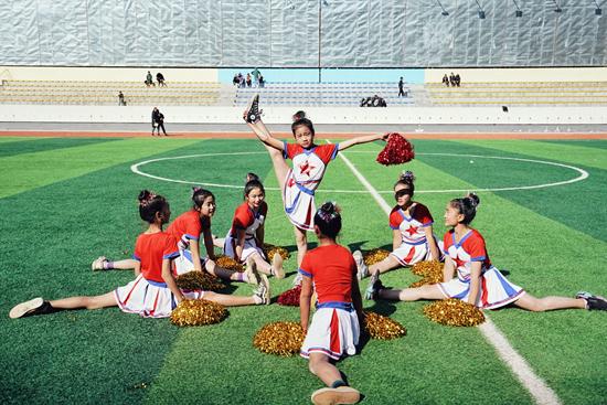 阿波觉村爱慕小学的啦啦操队。邱玉光/供图