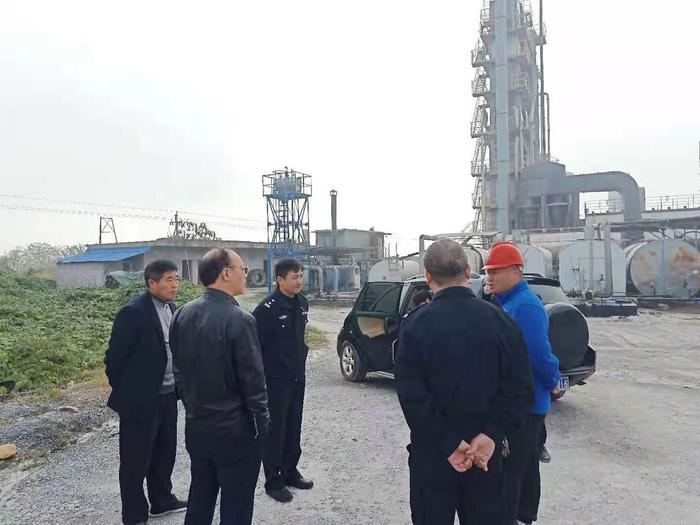 江西鹰潭市余江区环保局联合有关部门对污染企业一追到底
