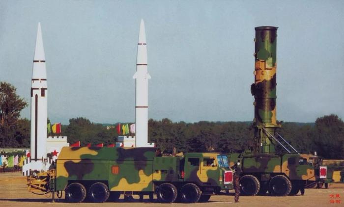 我国的东风导弹发射之后，导弹车和发射筒还能接着用吗？