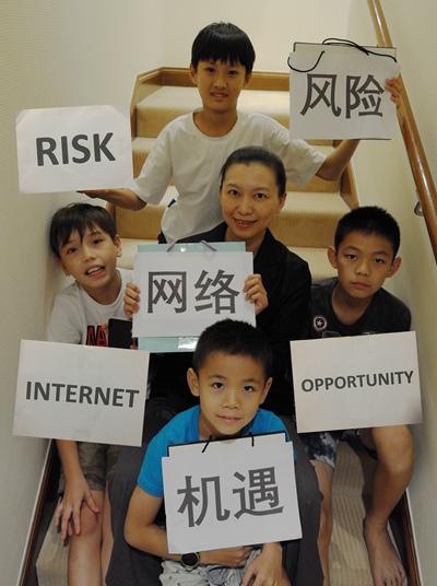 同济大学副教授陈青文指出,父母在引导儿童上网时应均衡强调网络的机遇与风险。受访者供图