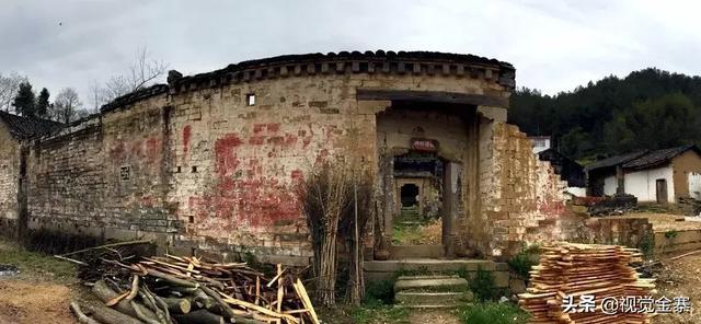 安徽金寨农民别墅新居到处都是，山里百年老宅却不断倒塌消失…