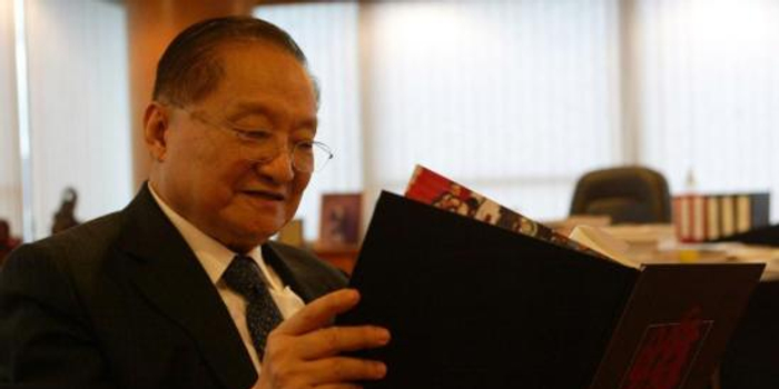 与香港的渊源:金庸第一部武侠小说是这样发表