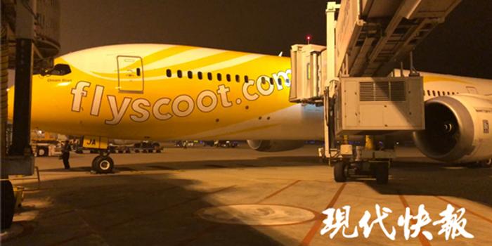 南京飞新加坡一航班轮胎破损 400名旅客退关滞