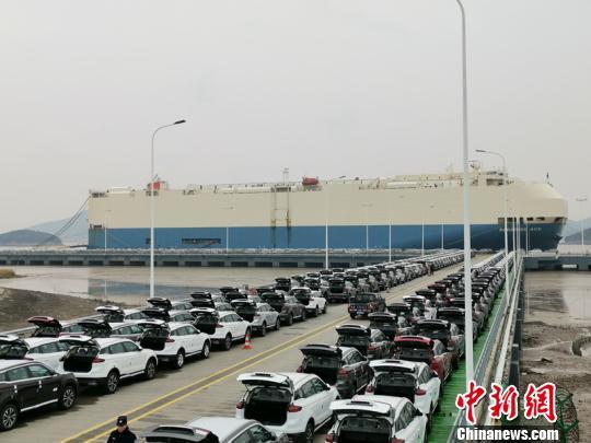 宁波舟山港迎外贸滚装航线 2300辆国产车运往马来西亚