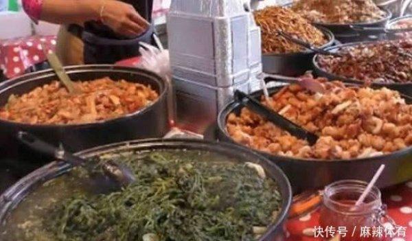 大妈工厂门口卖这小吃，一到中午就遭疯抢，月收入还不错