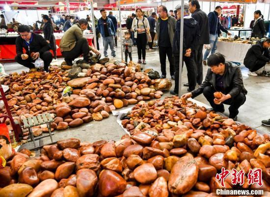 第二届乌鲁木齐玉博会开幕