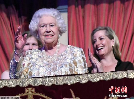 资料图:当地时间2018年4月21日,英国伦敦,英国女王伊丽莎白二世(Queen Elizabeth II)迎来92岁大寿,庆祝音乐会在皇家阿尔伯特音乐厅举行。