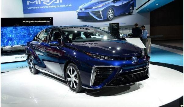 丰田首款加氢汽车亮相，续航高达550公里，特斯拉心虚了吗？