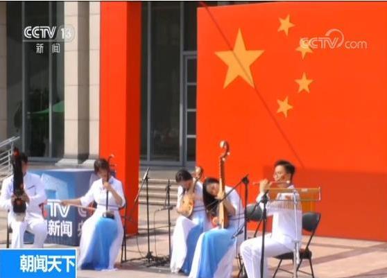 我和国旗同框 | 北京大学师生同唱爱国歌曲 百年讲堂成最“红”打卡地