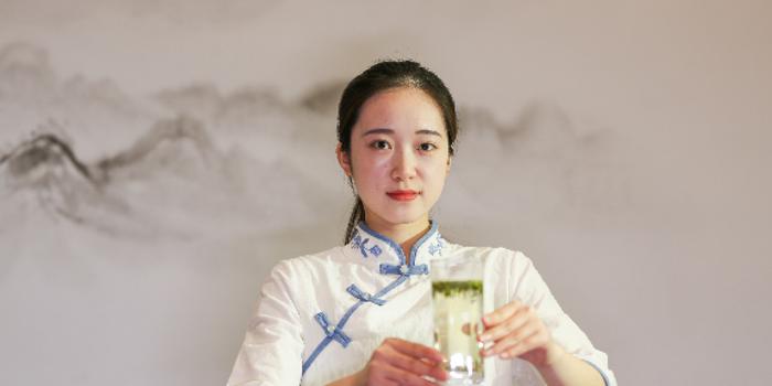 茶艺大师教你识茶:300度高温炒出茶香,年收入可达四,五十万