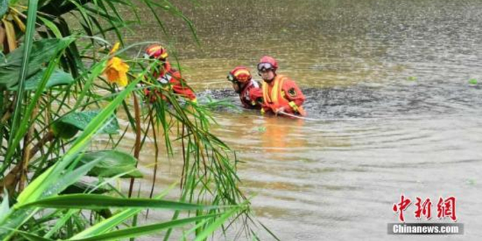 深圳暴雨引发洪水 已致9人死亡2人失联