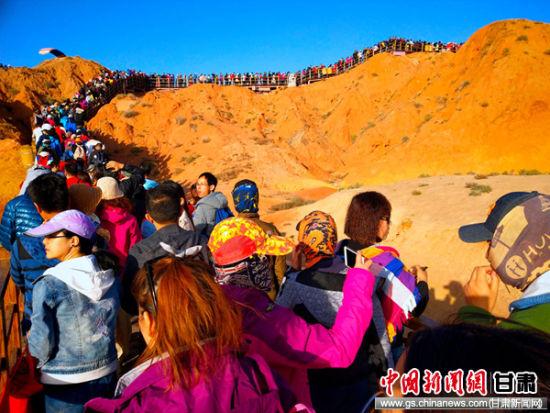 张掖丹霞节后旅游市场持续火爆 迎来"错峰游"小高潮