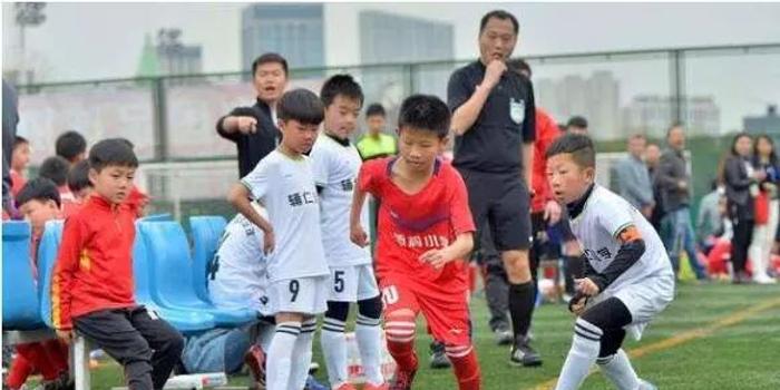体育 | 首届中国城市少儿足球联赛揭幕 76支小