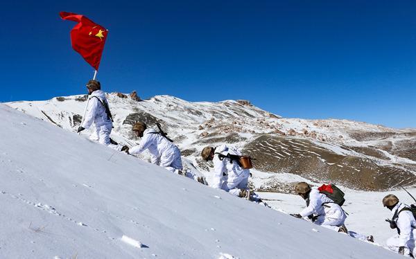 零下20摄氏度！边防官兵巡逻在海拔5700米的雪域高原上