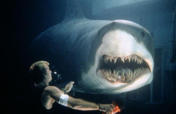 《巨齿鲨》：终于有一部中外合拍片及格了