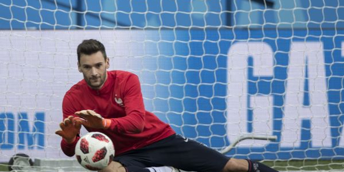 飞得太快就像龙卷风!高科技足球成门将噩梦