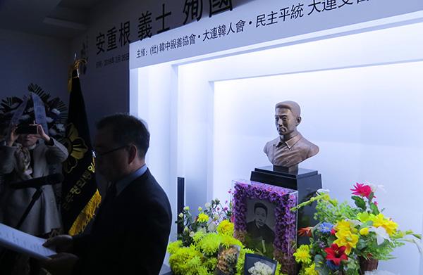 韩国抗日义士安重根108周年祭26日在大连旅顺日俄监狱旧址博物馆内安重根纪念馆举行。东方IC 图